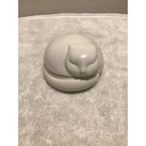 Vintage Nancy Lopez Inc. White Sleeping Cat Porcelain Trinket Box Japan 1977